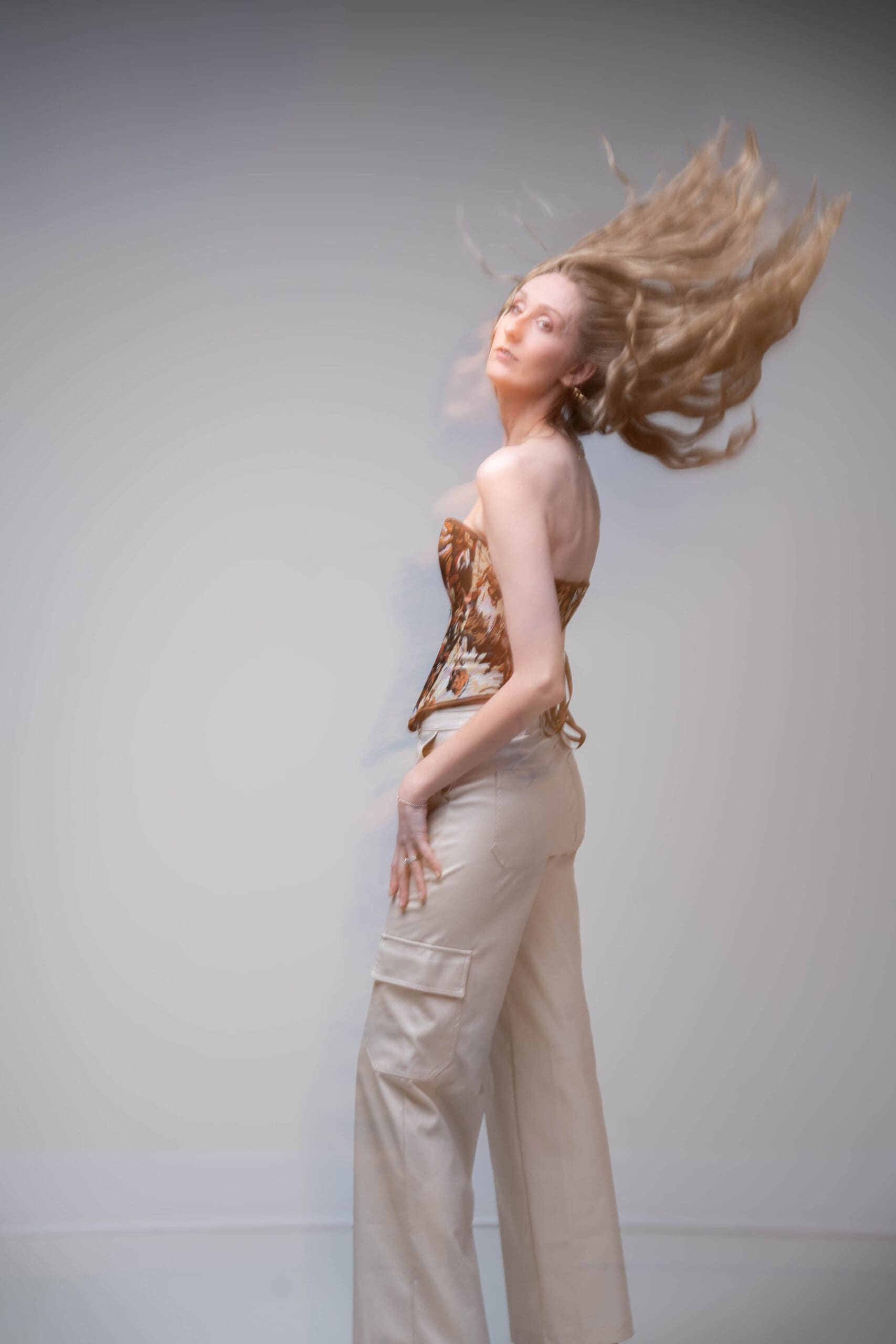 Lived-in blonde in motion
